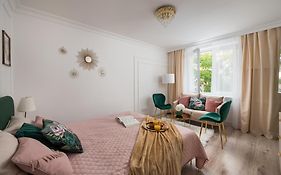Lovely Downtown Studio At Most Lively Hoza Street, Discover Warsaw On Foot